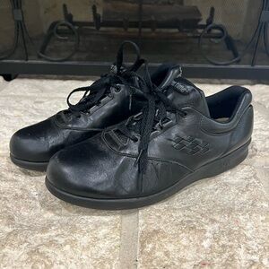 VINTAGE Women’s SAS Leather Walking Shoe Size 9
